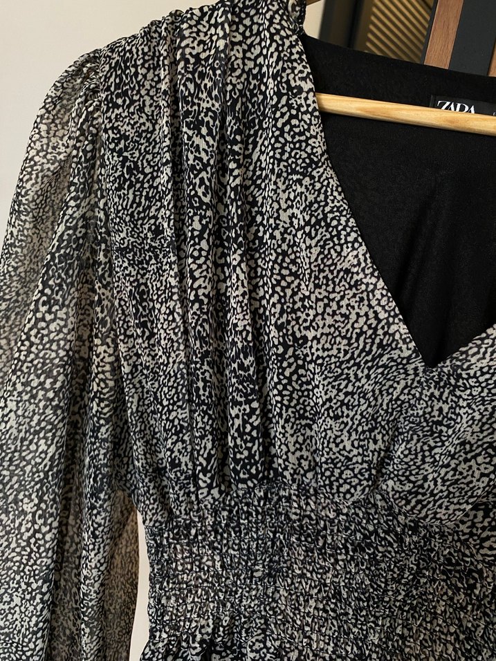 Gri Yılan Desenli V Yaka Mini Elbise - Görsel 3