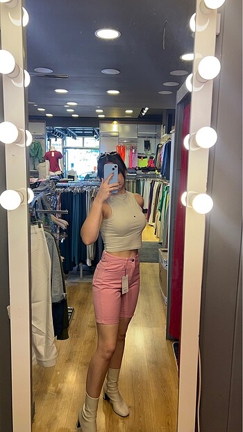 Pembe Capri