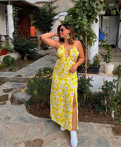 Trendyol & Milla Cut out detaylı yırtmaçlı elbise