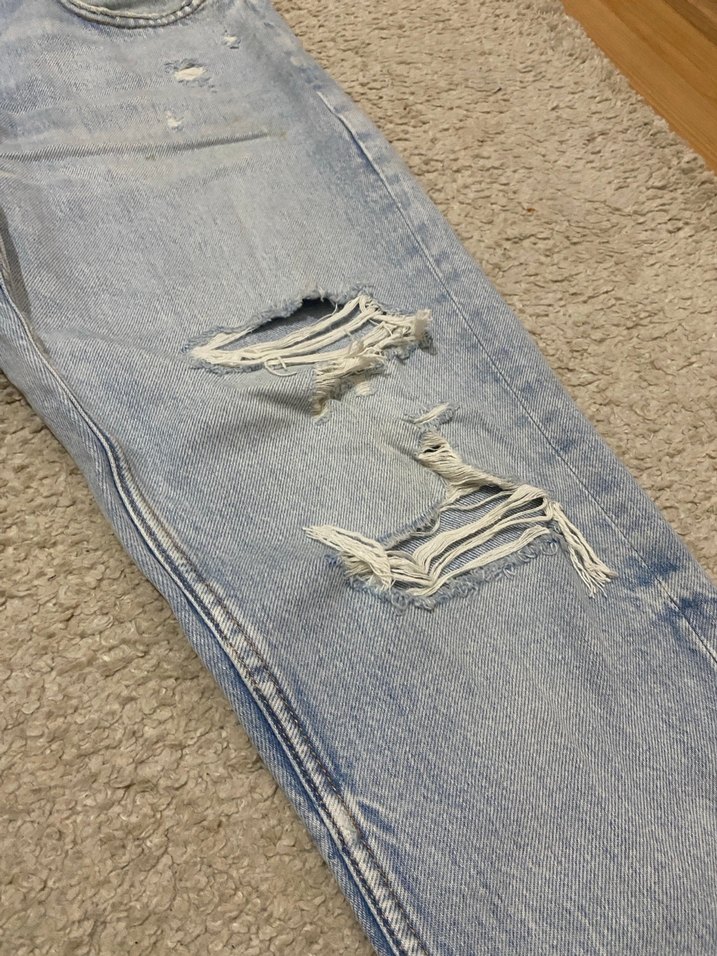 Zara Yırtık Detaylı Mavi Rahat Kesim Erkek Kot Pantolon - Görsel 3