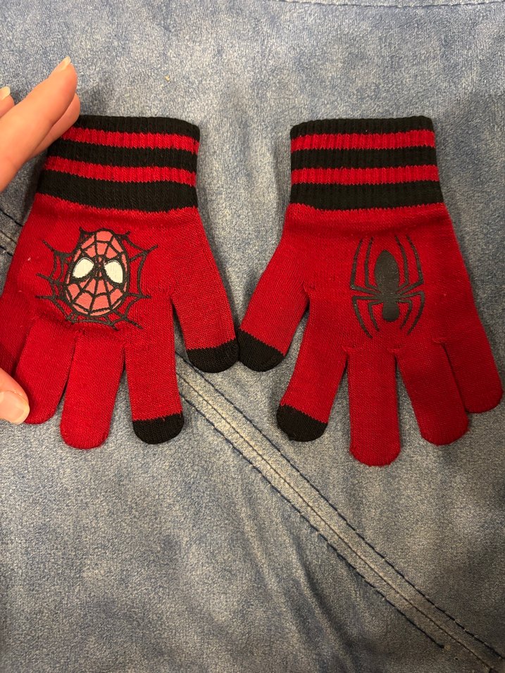Kırmızı Örgü Erkek Eldiven Siyah Örümcek Desenli - Görsel 2
