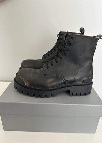 44 Beden BALENCIAGA STRIKE DISTRESSED LEATHER
