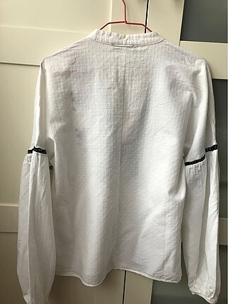 34 Beden Beyaz işlemeli gömlek