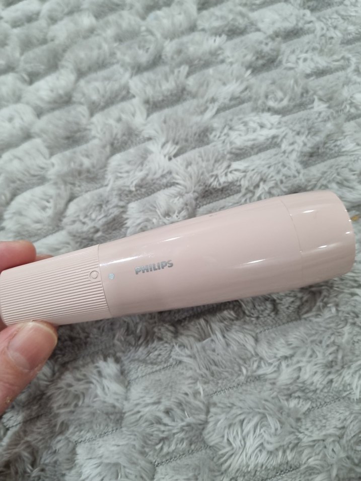 Philips yüz tüy temizleme cihazı ışıklı ve pillidir - Görsel 2
