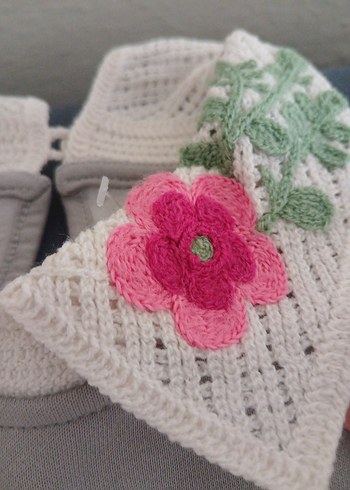 Düğmeli Bej Kadın Sweatshirt Nakışlı Yaka - Görsel 2