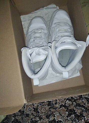 36 Beden beyaz Renk Puma boğazlı sneaker 