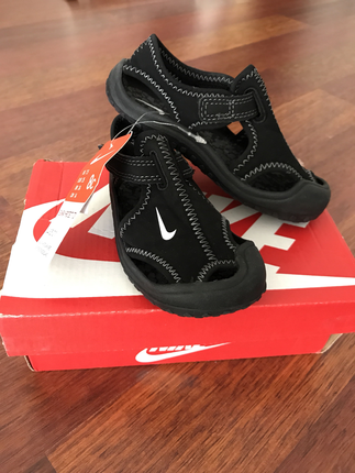 Sıfır etiketli Nike sandalet 25 numara