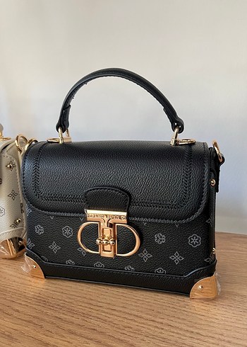  Beden beyaz Renk Pierrecardin Beyaz Deri Tokalı Modern Klasik Kadın Çanta