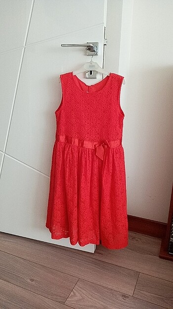 Kırmızı dantel elbise