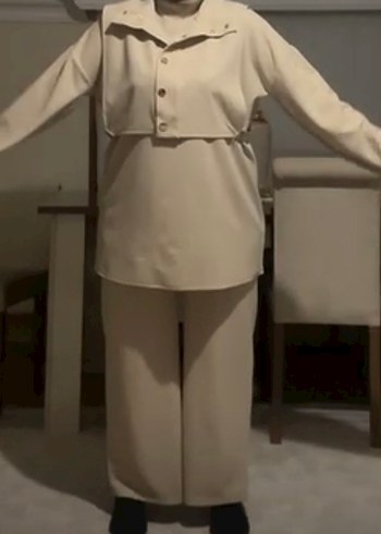 Armine Tesettür bej rengi 3 parçalı yelekli tunik takım