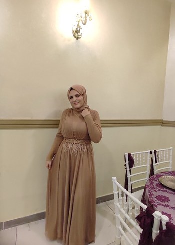 Abiye Bej tesettür tüllü abiye elbise