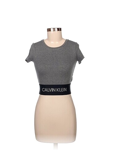 Calvin Klein T-shirt %70 İndirimli.