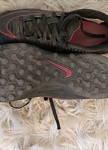 39 Beden siyah Renk Nike halı saha ayakkabisi