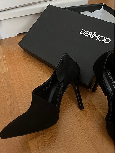 Derimod Derimod siyah süet topuklu ayakkabı