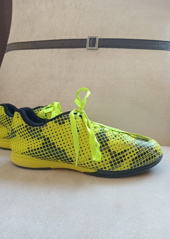 LC Waikiki marka 35 numara erkek çocuk kramponu - Görsel 2