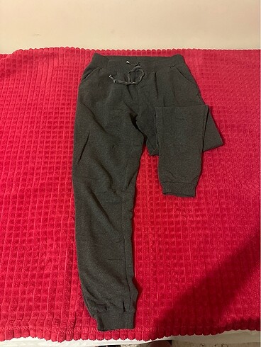 Koyu gri eşofman altı