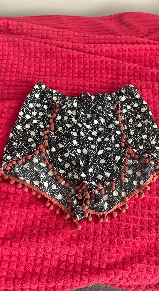 Puantiye Desenli Püsküllü Bohem Mini Şort - Görsel 2