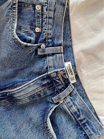 Pull and Bear Yüksek bel fitilli denim şort