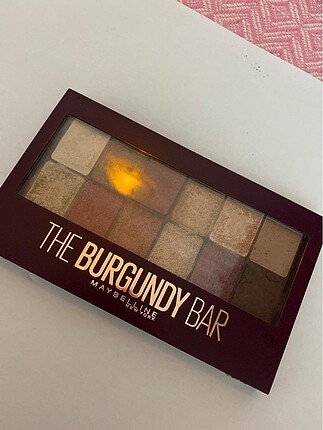 Beden Renk The Burgundy Bar Göz Farı