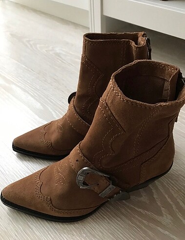 Zara Kovboy Çizme