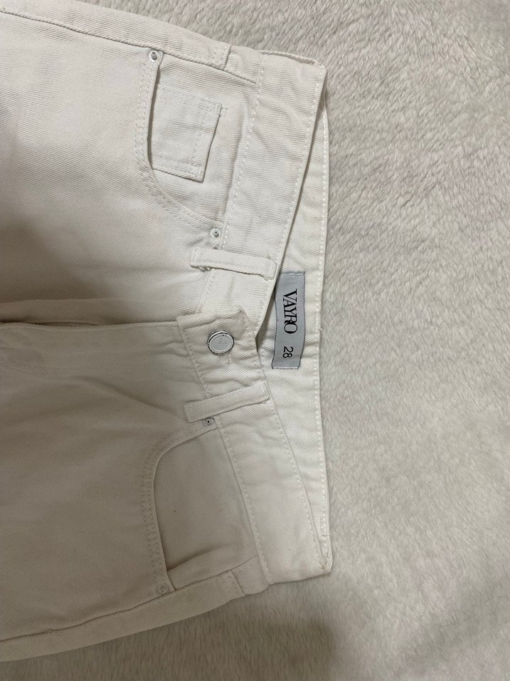 beyaz yırtık mom jean - Görsel 4