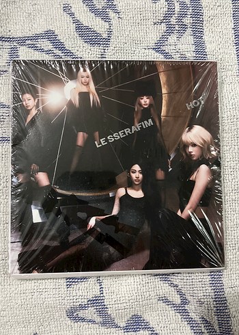 LESSERAFIM Hot Digipack Version Albüm