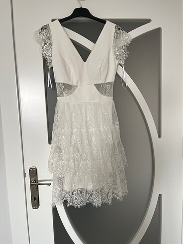 Beyaz Dış Çekim Elbisesi - Görsel 4