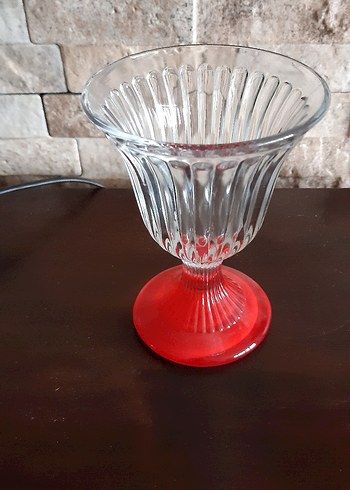 Kırmızı Tabanlı Şık Cam Kupa - Görsel 2