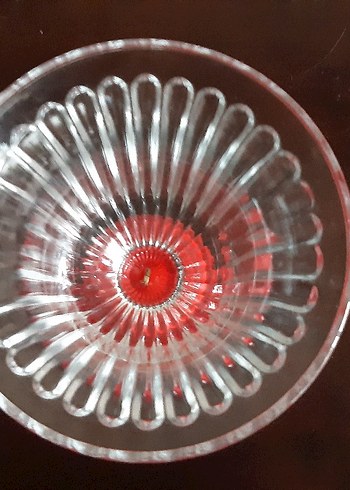 Kırmızı Tabanlı Şık Cam Kupa - Görsel 3