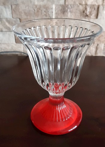 Kırmızı Tabanlı Şık Cam Kupa - Görsel 4