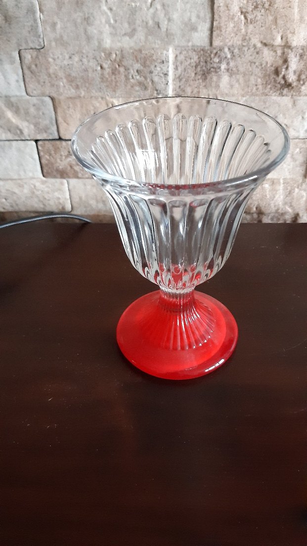 Kırmızı Tabanlı Şık Cam Kupa - Görsel 2
