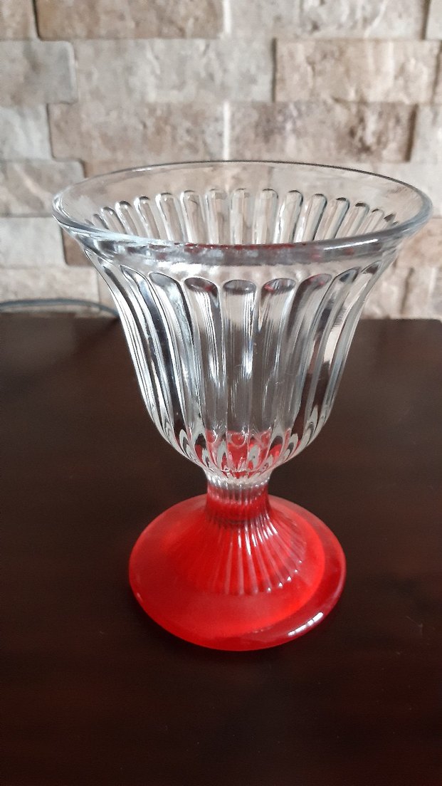 Kırmızı Tabanlı Şık Cam Kupa - Görsel 4