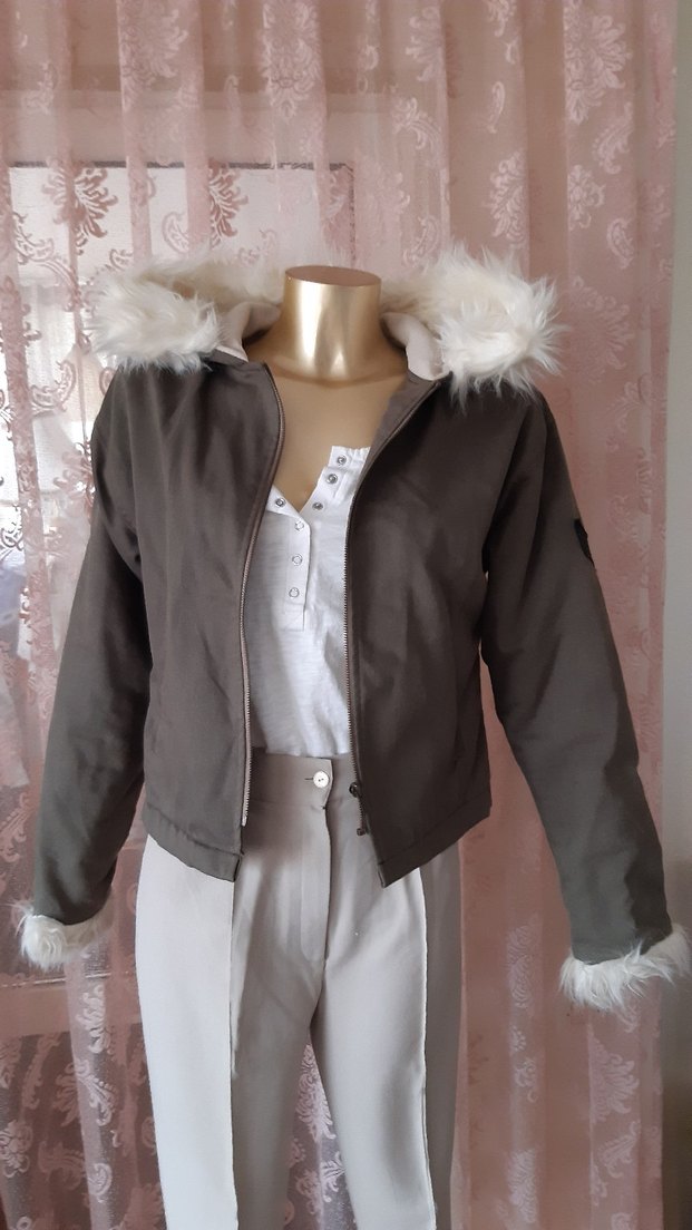 Haki Kapüşonlu Kürklü Mont - Görsel 2