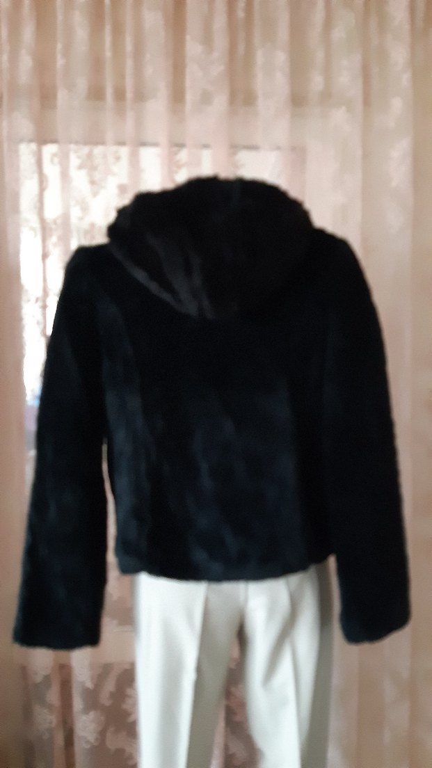 Siyah Peluş Kapüşonlu Mont - Görsel 3