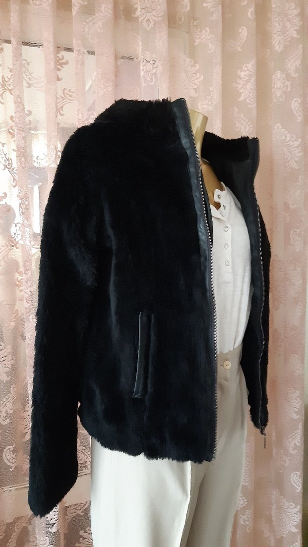 Siyah Peluş Kapüşonlu Mont - Görsel 2