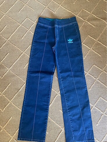 Bershka Adidas pantolon