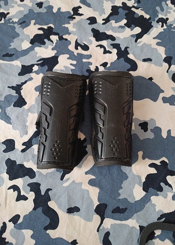 Kayışlı Siyah futbol tekmelik - Görsel 3