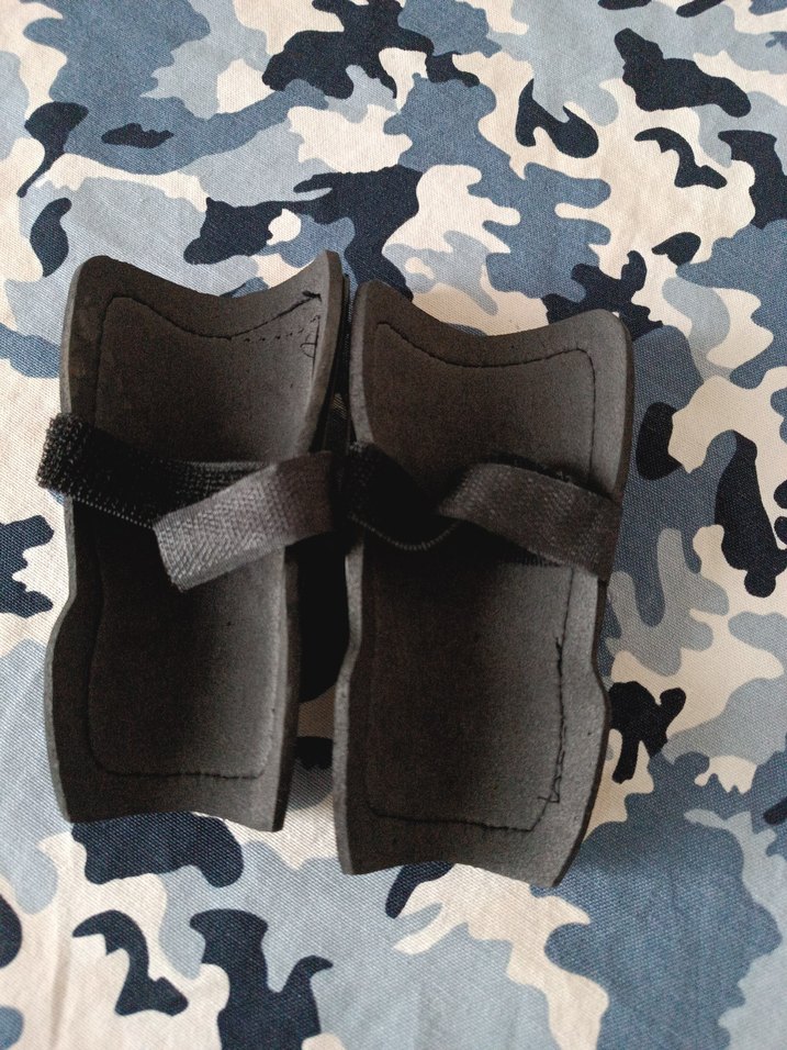 Kayışlı Siyah futbol tekmelik - Görsel 4