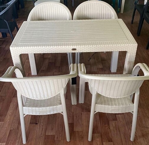 Hasır Rattan Masa Takımı
