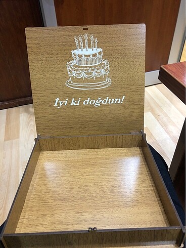 Doğum günü iyiki doğdun yazılı kutu