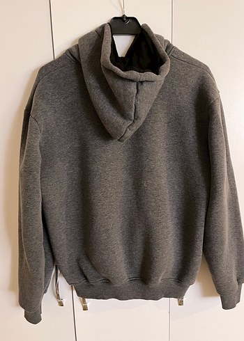 Gri Kapüşonlu Gotik Desenli Sweatshirt - Görsel 2