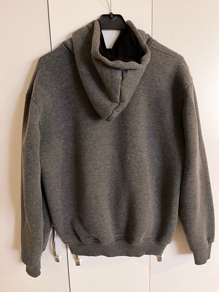 Gri Kapüşonlu Gotik Desenli Sweatshirt - Görsel 2