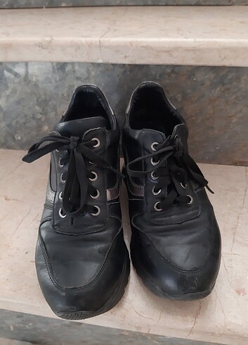 Derimod Siyah dolgu topuk spor ayakkabı 