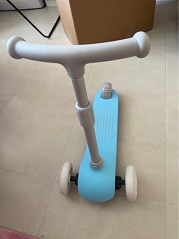 Xiaomi Mitu 3 Tekerlekli Işıklı Scooter