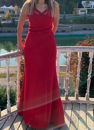Balik model kırmızı elbise