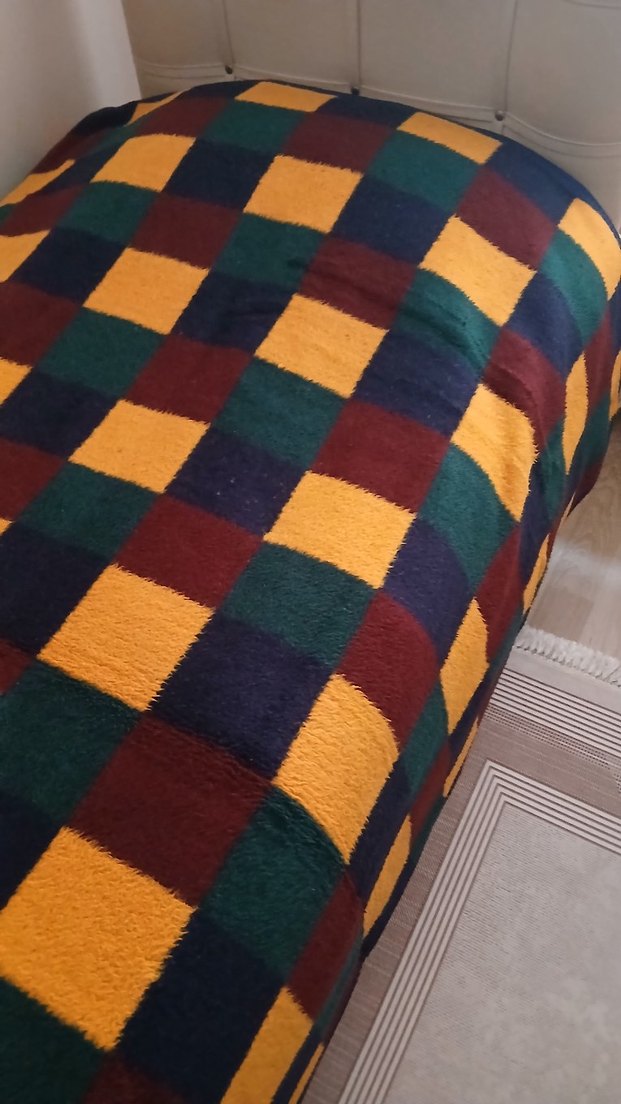 Kare Desenli Çok Renkli Battaniye - Görsel 2