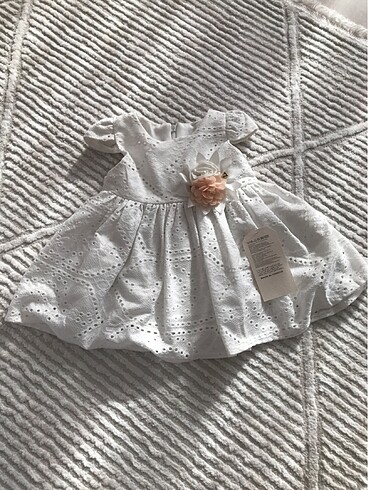 Bebek elbisesi
