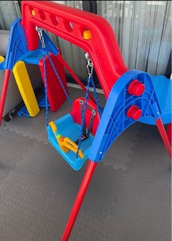 Renkli Plastik Bebek Salıncağı