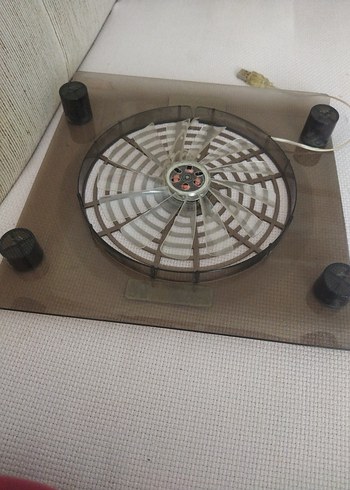 Bej ve Gri Masaüstü Fan - Görsel 2