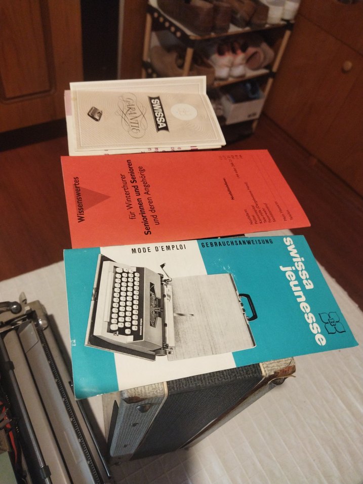 Swissa Jeunesse Beyaz Gri Mekanik Daktilo İsviçre ürünü antika - Görsel 3